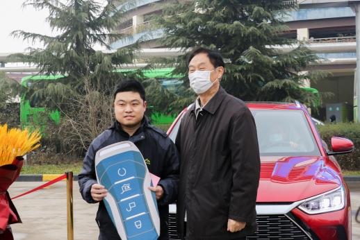 硬核复工,比亚迪抽车奖励复产员工