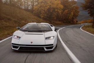 Countach LPI 800-4首次动态亮相