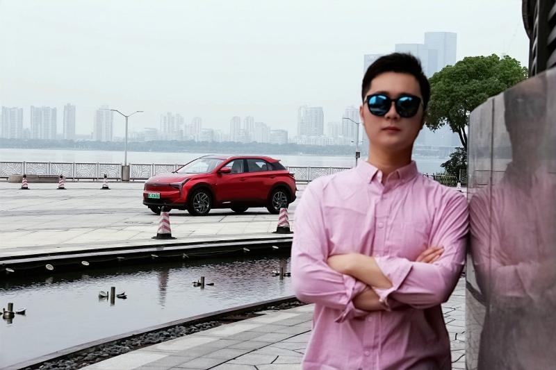 哪吒U Pro车主:敢拼敢闯,不断超越自我