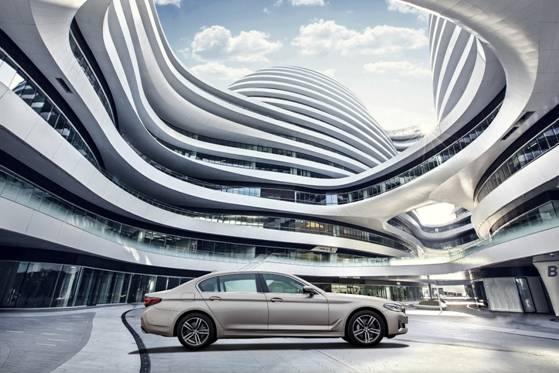 新BMW 5系问鼎2021豪华市场的“必杀技”