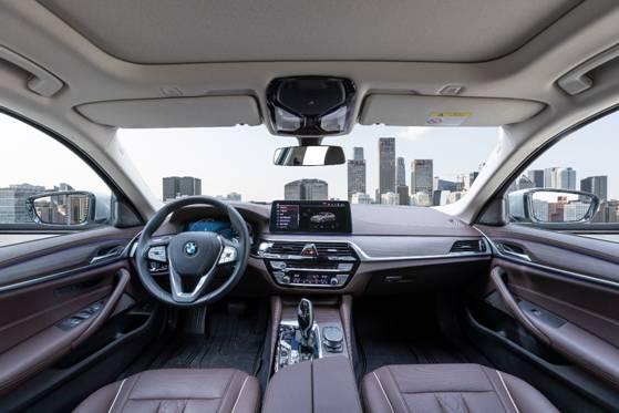 新BMW 5系问鼎2021豪华市场的“必杀技”