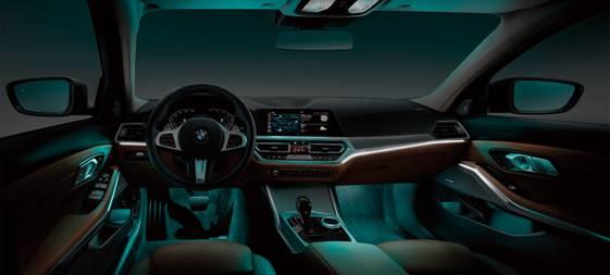 新BMW 3系强势收官2021