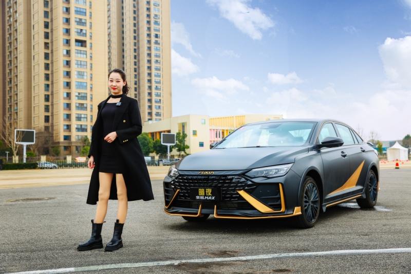 挑战6.81s!元宇宙少女为“暗夜”贴身博极限