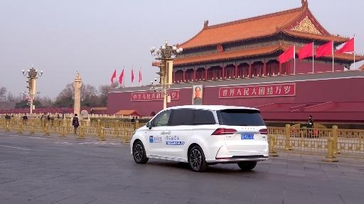 荣威iMAX8成新华财经两会直通车栏目服务用车