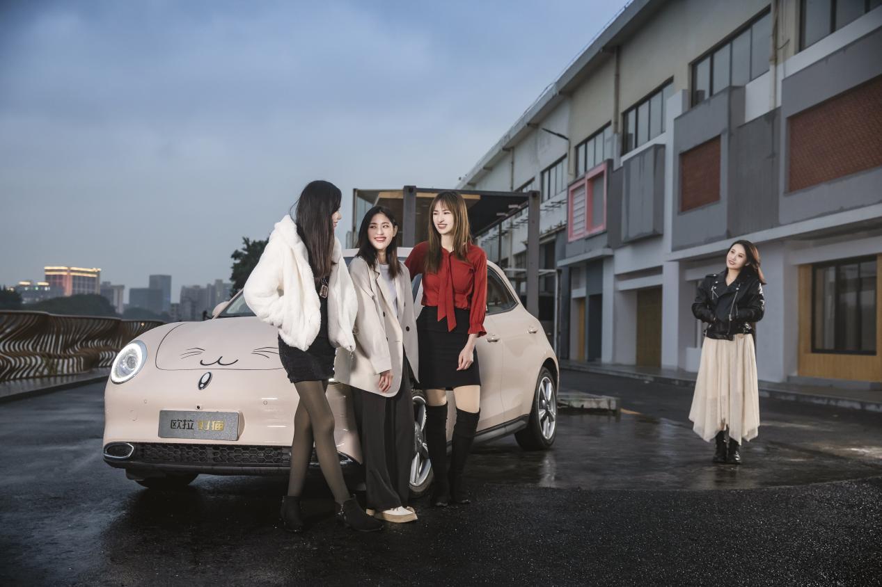 男人堆里做女人生意,欧拉好猫用三支视频让女性破防了