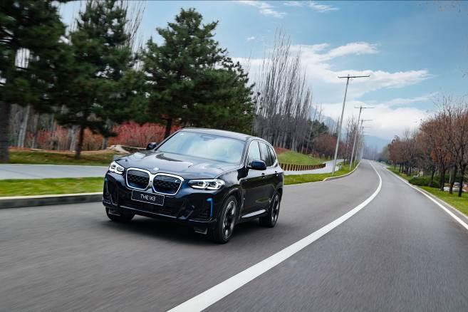新BMW iX3斩获德国ADAC测试最佳车辆桂冠