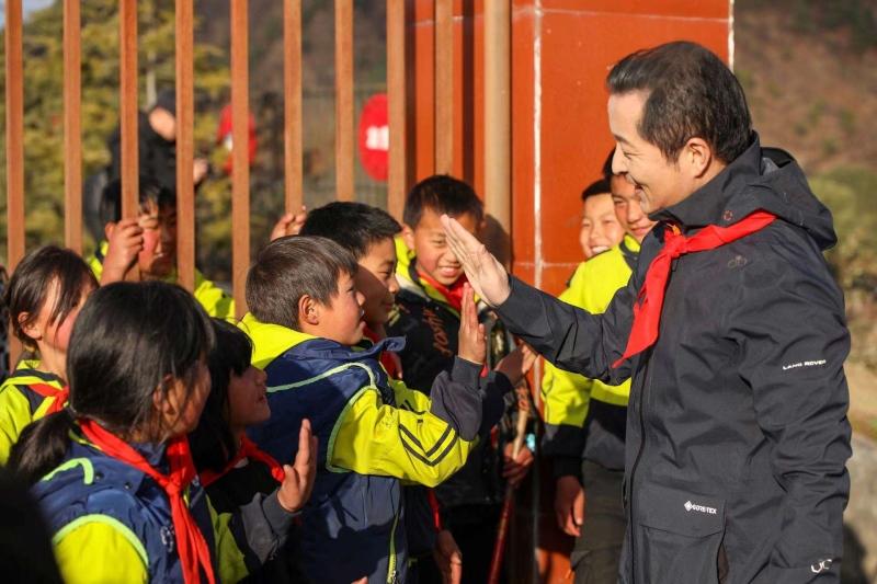 全新一代路虎·揽胜携手当代艺术家 助力青少年健康成长
