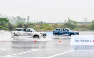 当2.0T发动机与8AT遇到一台好玩的车，会有什么样的表现？