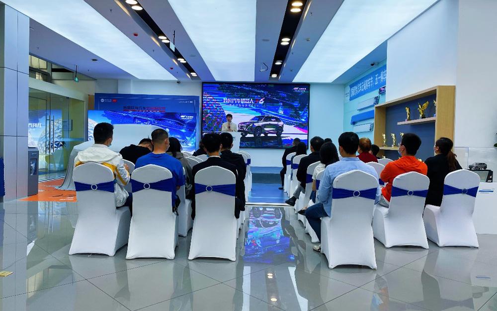 欧尚Z6全国门店迎首批“体验官”检阅汽车机器人