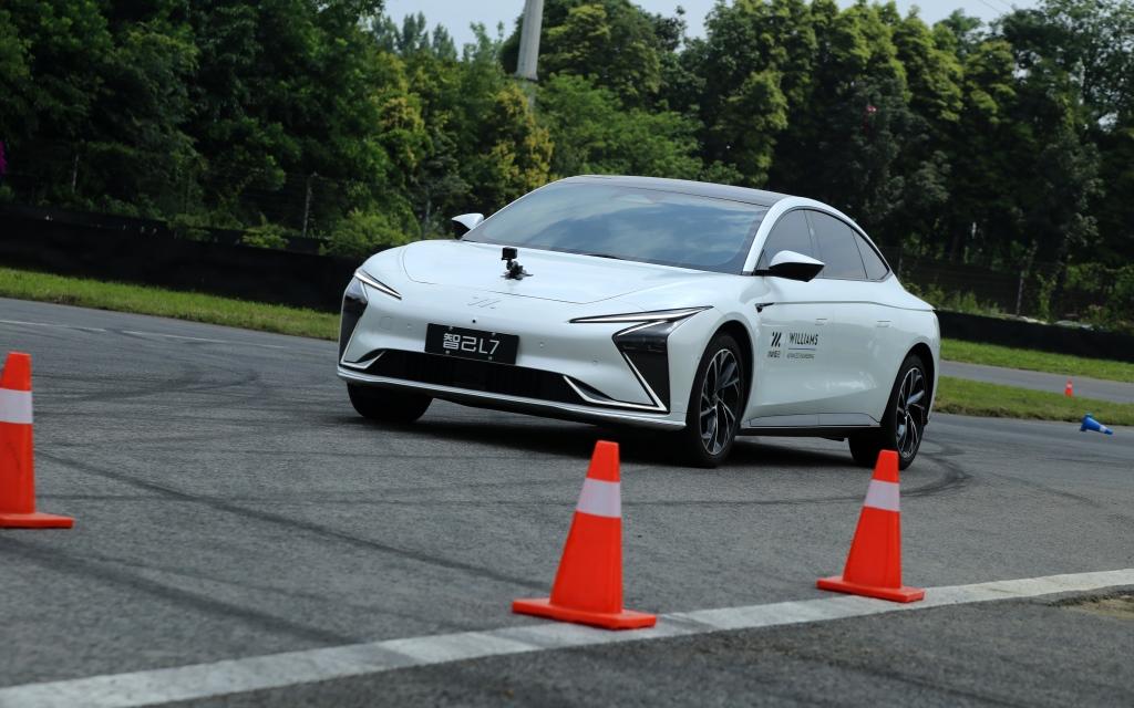 智己L7全国道路试乘试驾活动——成都站正式开启