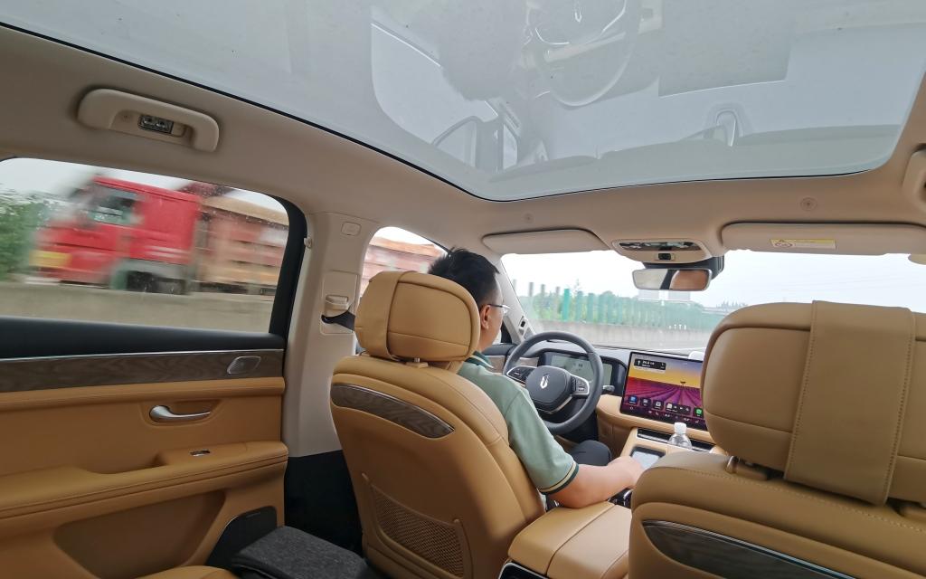 试驾问界M5|做到该有的豪华氛围,驾驶体验在意料之外
