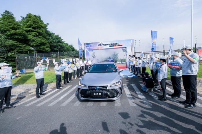 蓉城启航 豪擎不熄24小时 一汽丰田全新亚洲龙双擎挑战世界新纪录