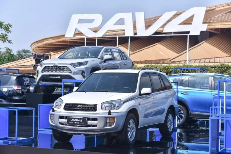 RAV4荣放2022款在传承中创新,实力再进阶