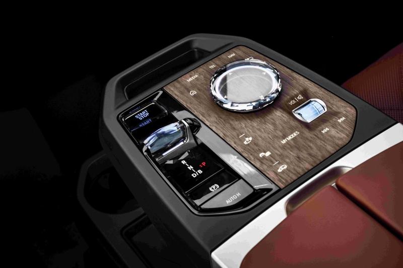 2022创新BMW iX西区自然臻境探索之旅即将满电启程