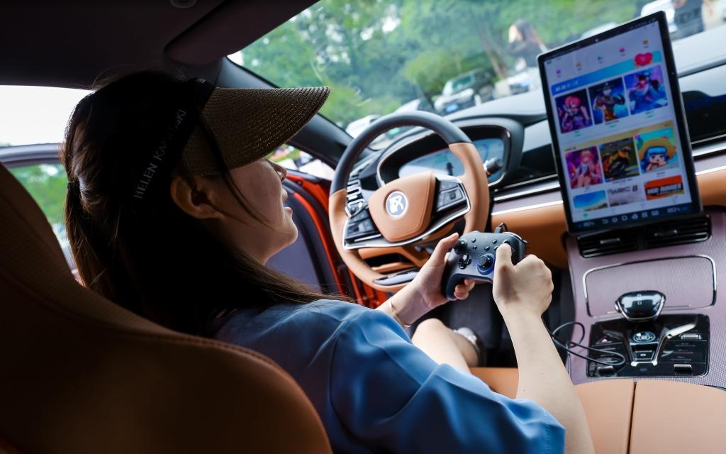 领创纯电轿车硬核实力新高度,比亚迪汉EV创世版性能、智能、豪华再度升级!