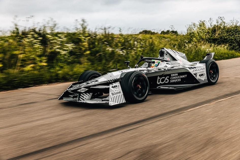 竞而为新 以赛促研 捷豹TCS车队完成第三代Formula E赛车原型车的首次试车