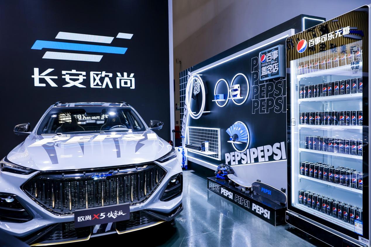欧尚X5侠客版携手百事盖念店首次亮相重庆国际车展!