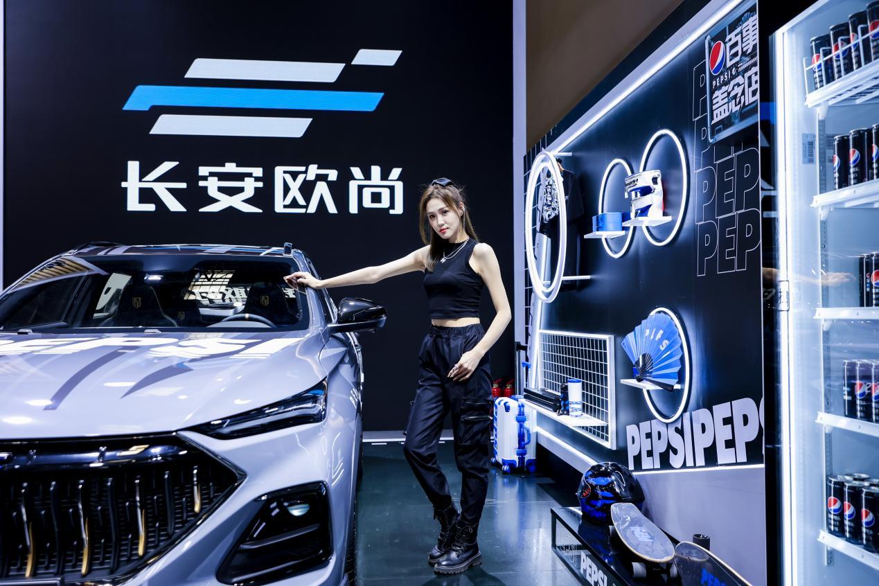 欧尚X5侠客版携手百事盖念店首次亮相重庆国际车展!