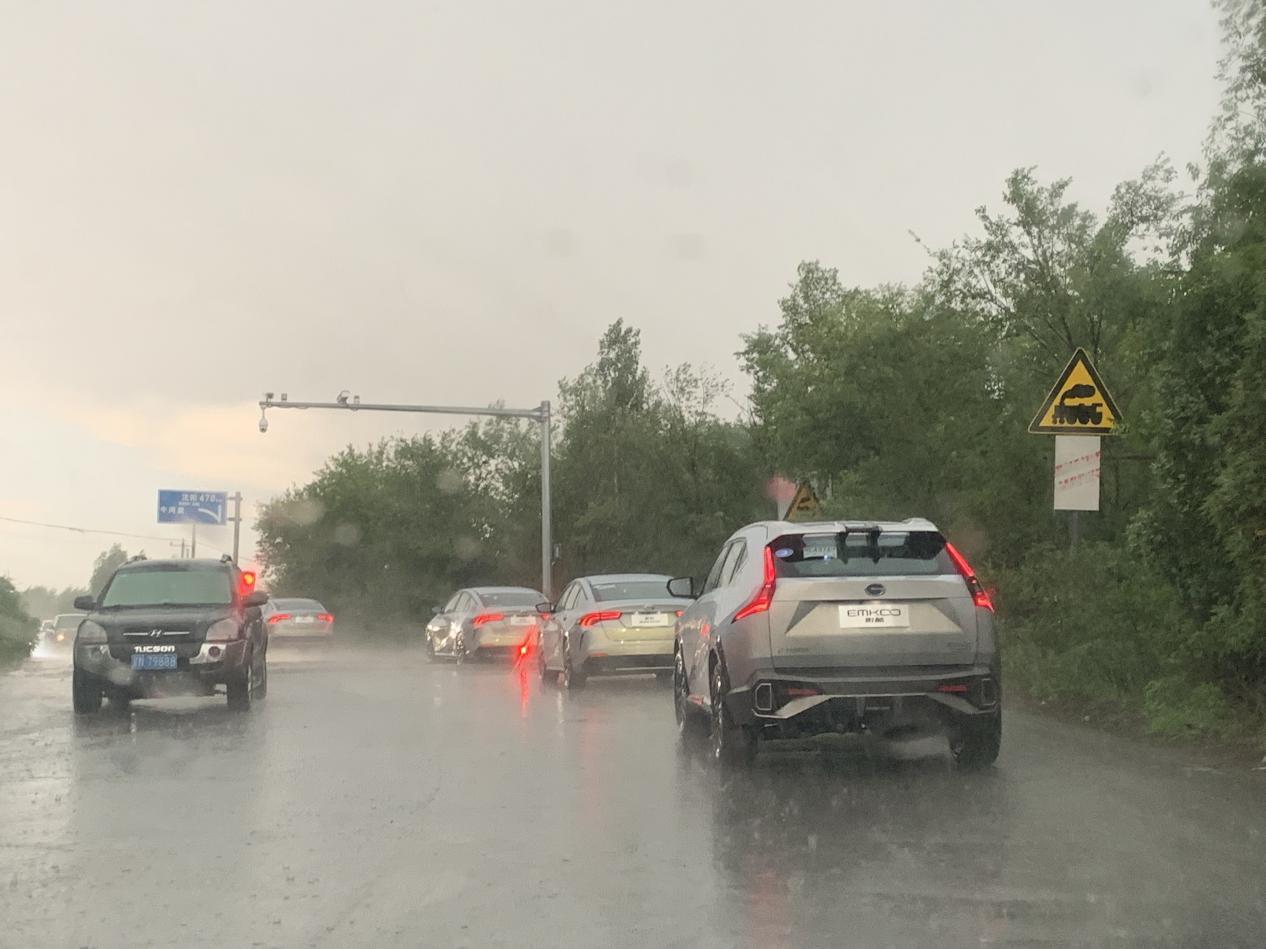 一箱油最长跑1711km，百公里油耗3.2L，钜浪混动GMC 2.0谁与争锋？