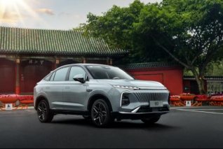 全系标配2.0T+8AT 开荣威全新SUV鲸是怎样一种体验？