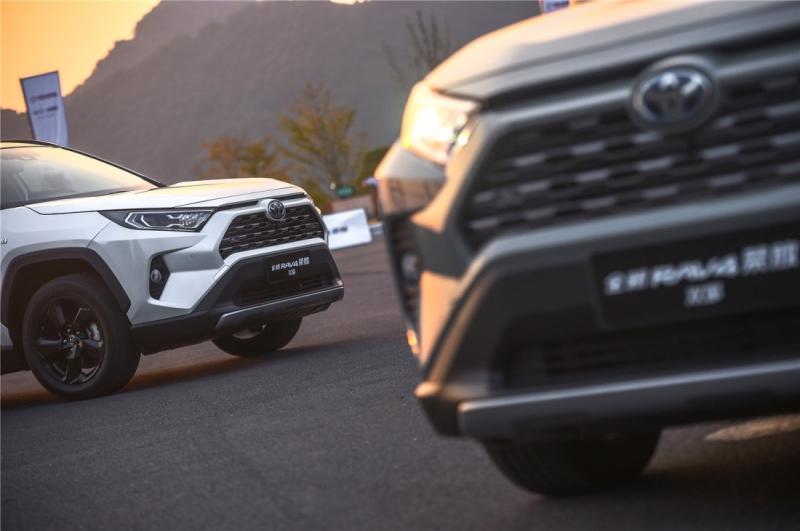 一汽丰田RAV4荣放双擎高效动力,聚力绿色出行