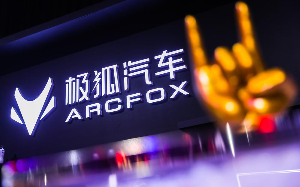 摇滚顶流×智能驾驶先锋,回望经典,梦回青春