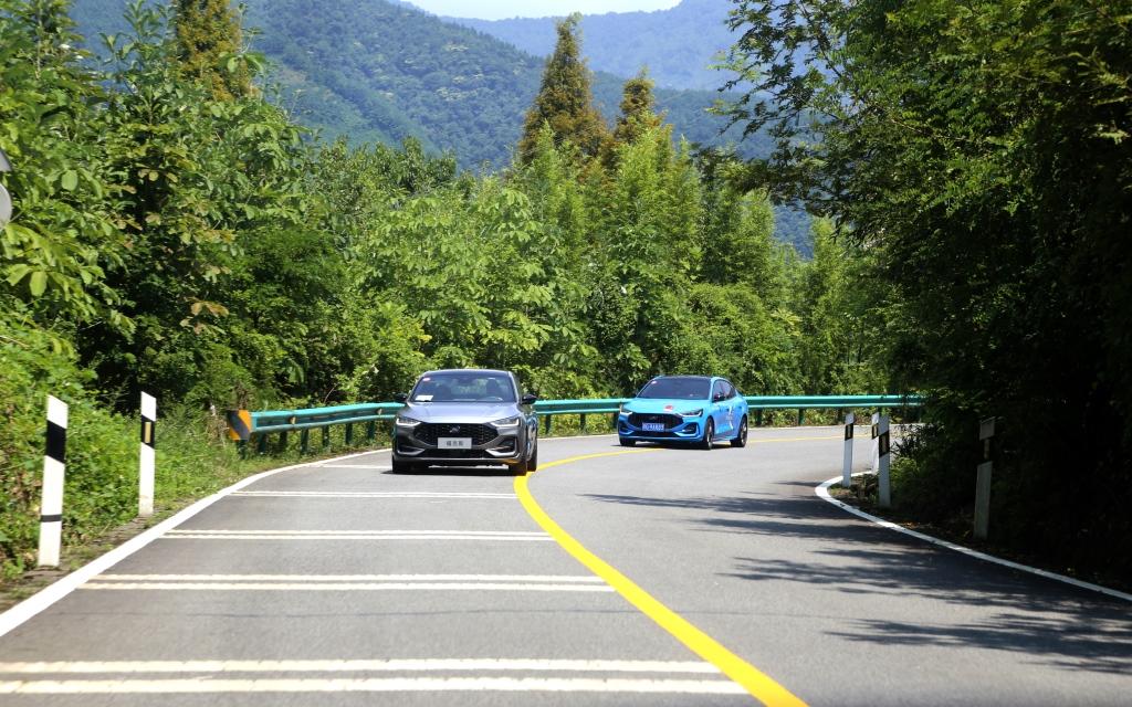 用一场酣畅淋漓的山路试驾,来迎接四缸动力福克斯回归!