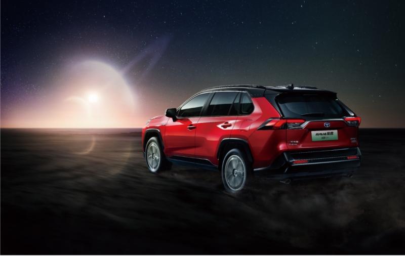 RAV4荣放家族焕新,全能实力满足全家出行