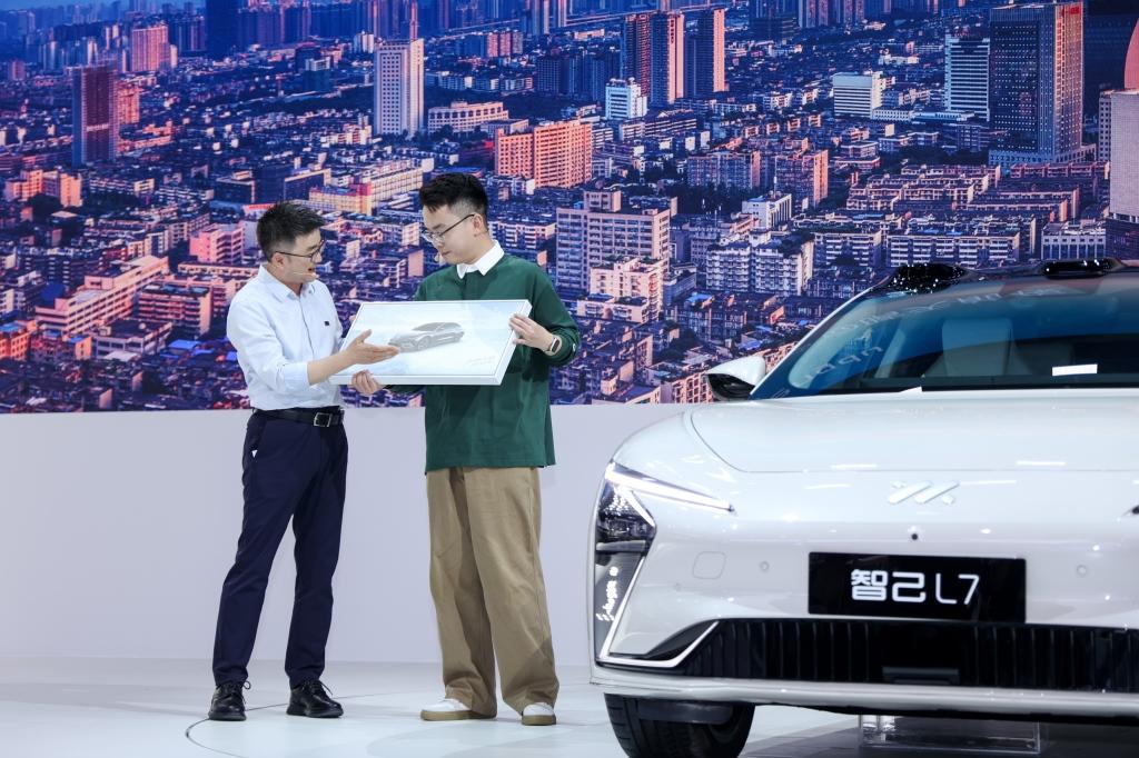 第2,000台智己L7交付了!#宝藏车型#智己L7惊艳登陆2022成都车展