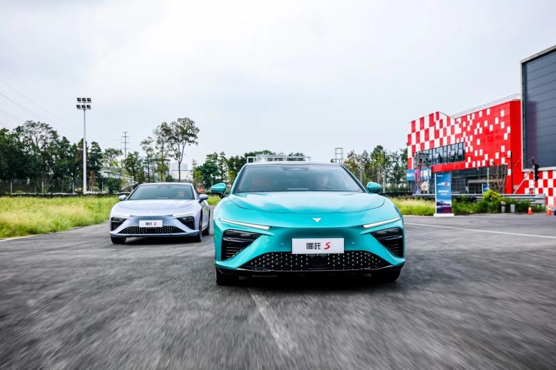 尽情S放 2022哪吒S赛道嘉年华惊艳来袭