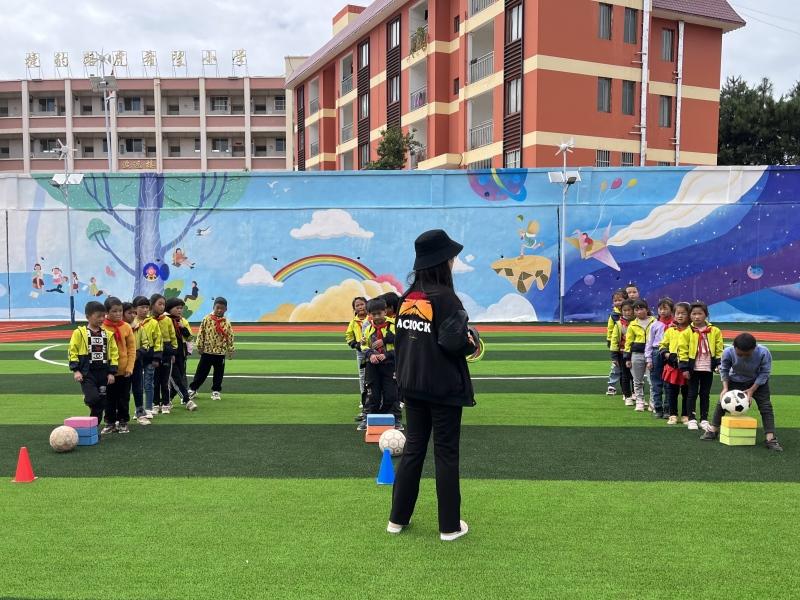 新运动场让快乐接力 营养早餐为成长蓄力 昭通捷豹路虎希望小学开启新学期