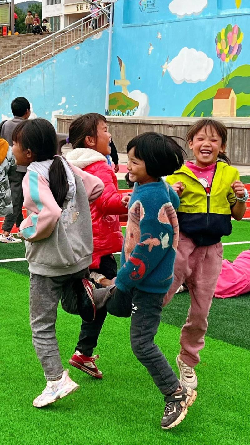 新运动场让快乐接力 营养早餐为成长蓄力 昭通捷豹路虎希望小学开启新学期