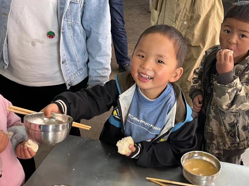 新运动场让快乐接力 营养早餐为成长蓄力 昭通捷豹路虎希望小学开启新学期