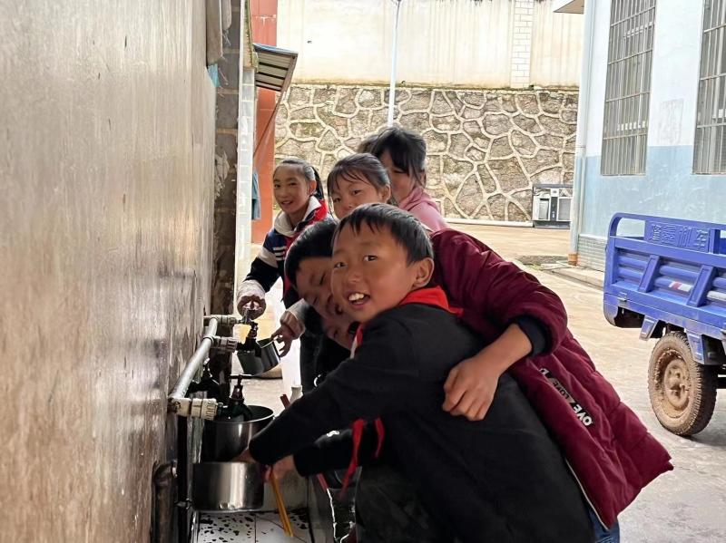 新运动场让快乐接力 营养早餐为成长蓄力 昭通捷豹路虎希望小学开启新学期