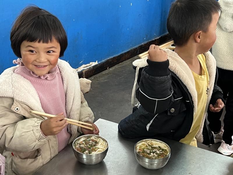 新运动场让快乐接力 营养早餐为成长蓄力 昭通捷豹路虎希望小学开启新学期