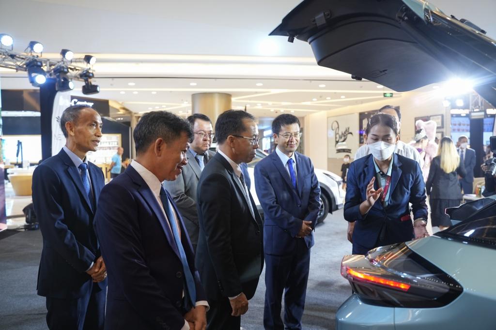 哪吒汽车加速出海,哪吒U国际版首次在东南亚上市