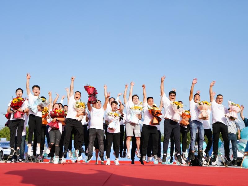 与用户共创美好出行 奇瑞全新体验中心品牌体验日暨艾瑞泽8首批车主集中交车仪式成功举行