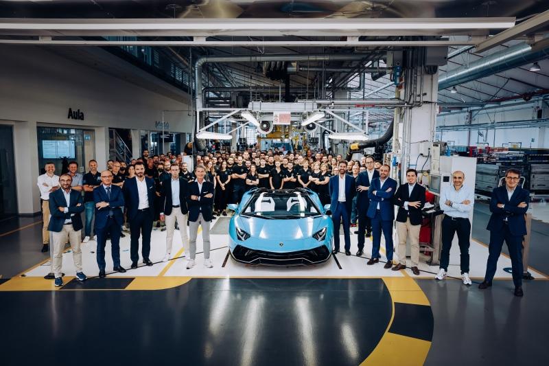兰博基尼Aventador时代落幕,定义超跑十年的“纯粹”兰博基尼V12超级跑车正式停产