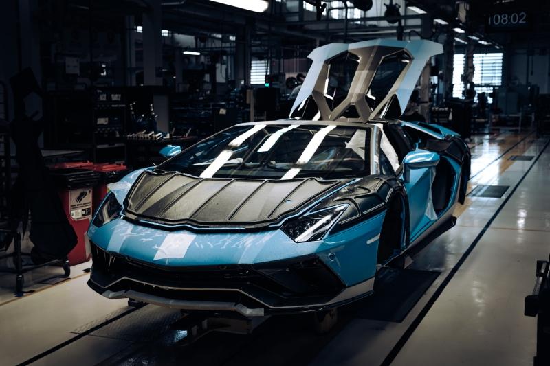 兰博基尼Aventador时代落幕,定义超跑十年的“纯粹”兰博基尼V12超级跑车正式停产