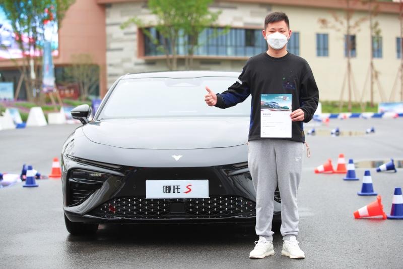 速度与激情 尽情S放 2022年哪吒S赛道嘉年华
