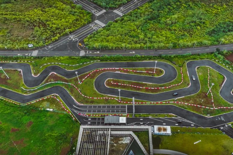 速度与激情 尽情S放 2022年哪吒S赛道嘉年华