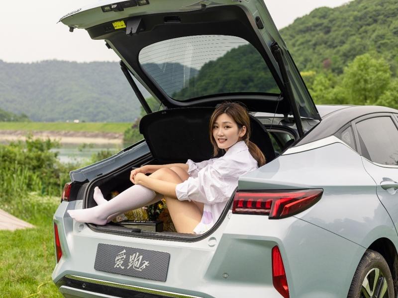 选辆露营家用车?看看这款大众合资的智炫纯电轿跑