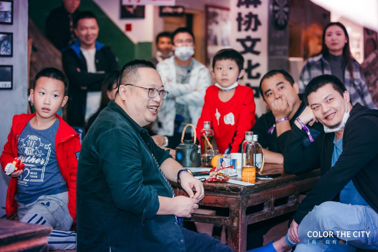 极氪线下大摆龙门阵 这家重庆茶馆“有料有聊”
