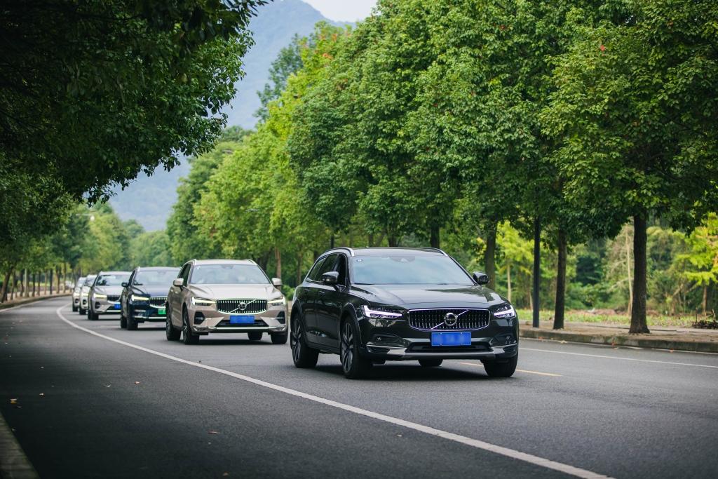 别赶路，来和沃尔沃XC60一起感受成都的金秋十月