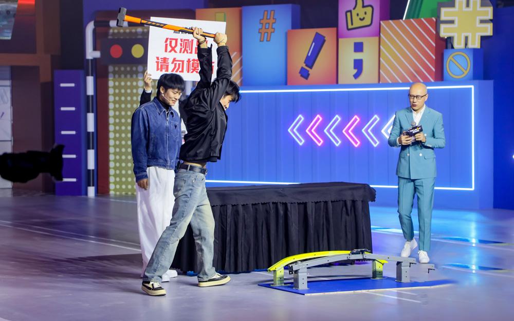 年轻人的运动轿跑6.49万起!东风风神奕炫马赫版“脱口”而售