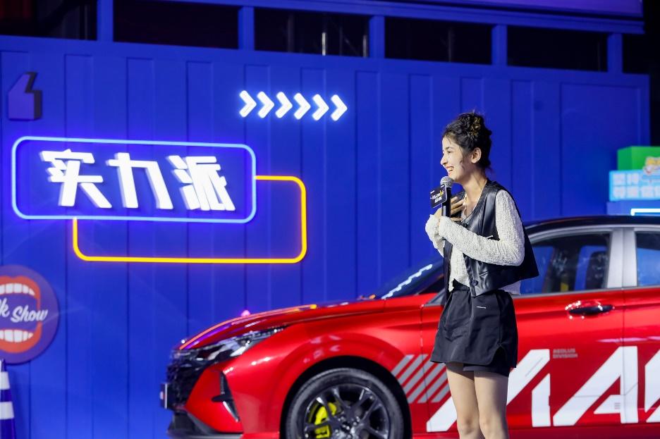年轻人的运动轿跑6.49万起!东风风神奕炫马赫版“脱口”而售