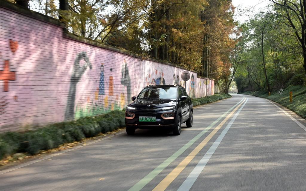 据说它是6万级唯一纯电小型SUV？试驾东风EV纳米BOX