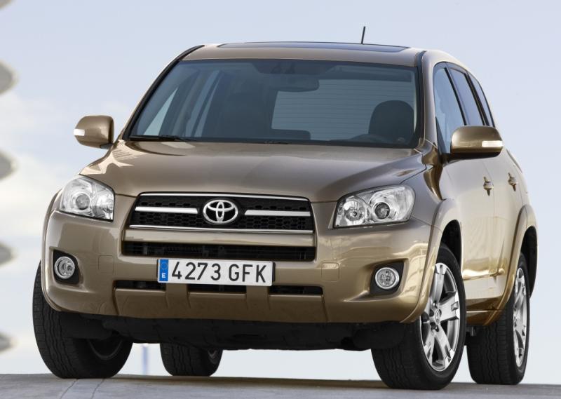 行业殊荣不断 RAV4荣放的开创与引领