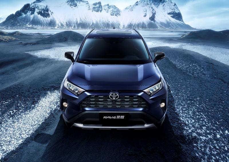 行业殊荣不断 RAV4荣放的开创与引领
