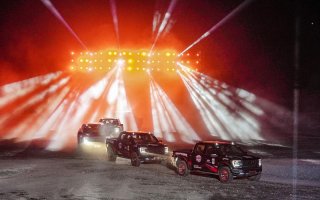 破山而行！全新一代福特F-150猛禽挑战专业级泥石流越野赛道